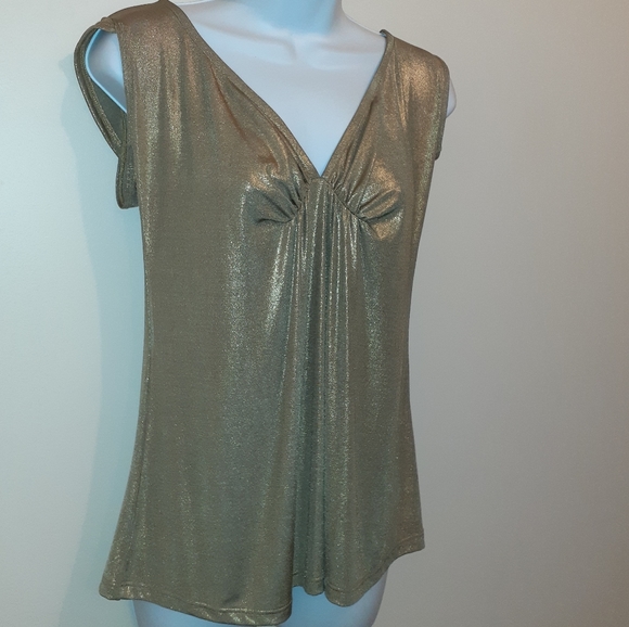 👚Bundle 3 for $25👚Gold Top by Donna. 🇨🇦 Medium